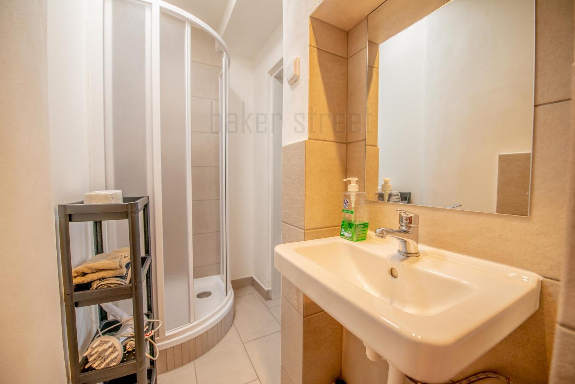 Cozy Apartment Close To Palmovka Praha Bagian luar foto
