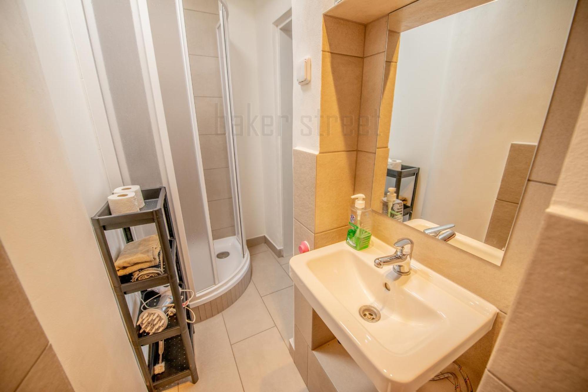 Cozy Apartment Close To Palmovka Praha Bagian luar foto